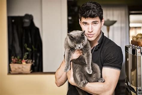 However, acute kidney failure may be reversible. 5 Reasons Why Cats Are Better Than Men | Two Crazy Cat Ladies