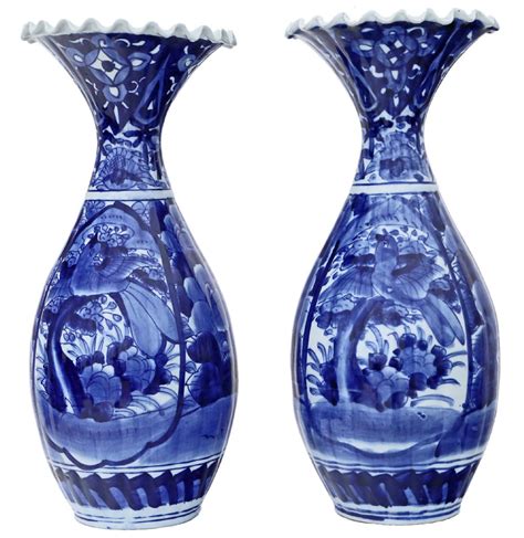 Large Pair Of Japanese Meiji Blue And White Vases 526371