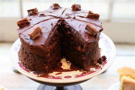 A delightfully fluffy chocolate sponge cake for passover has a delicious mocha flavor thanks to a hint of coffee. Always perfect chocolate sponge cake | Recipe | Chocolate ...