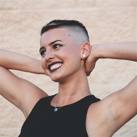 37 Fierce Ladies Who Have Embraced The Buzz Cut Cheveux Ultra Courts Femme Cheveux Courts
