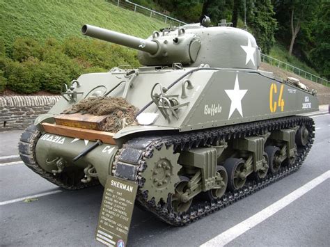 M4a3 Sherman 105mm Tank Plastic Model Military Vehicle Kit 135