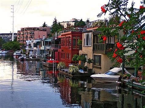 It's one of the most popular houseboats on lake union. Houseboat from Sleepless in Seattle | HOUSEBOATS | Pinterest
