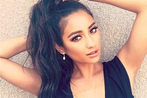 Shay Mitchells Best Haircuts And Styles Bobhairstyles Longbob
