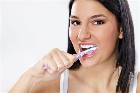 Why Regularly Getting Your Teeth Cleaned Will Keep Teeth Looking