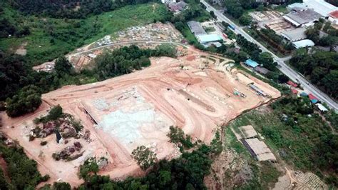 There are a number of bus coaches plying on this route. Atasi banjir lumpur di Batu Pahat | Wilayah | Berita Harian