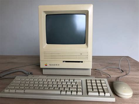 Apple Macintosh Se30 With Keyboard And Mouse Catawiki
