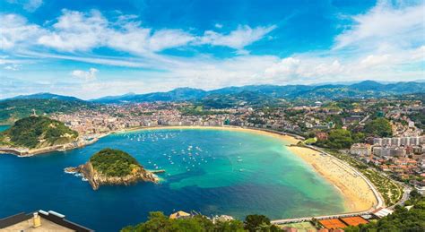 It is quite unusual feeling that you can sunbathe and swim right next to. San Sebastián Urlaub | Kultur & Entspannung in Spanien