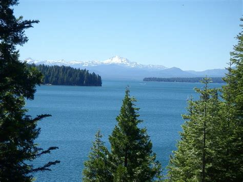 June gölü marinası ile birkaç adım mesafede, dağda kabin. Lake Almanor Cabin Rental: Romantic Lakefront Cabin ...