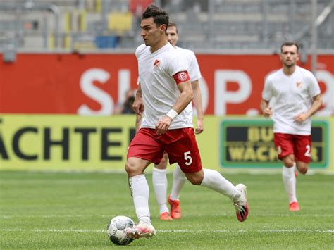 Kaan ayhan'ın yaptığı açıklama şu şekilde Transferstreit beigelegt: Düsseldorfs Ayhan wechselt zu ...