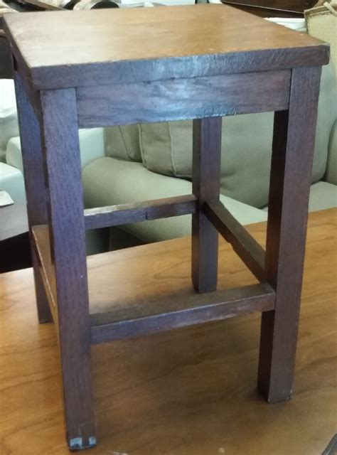 Uhuru Furniture And Collectibles Sold Mission Style Oak End Table