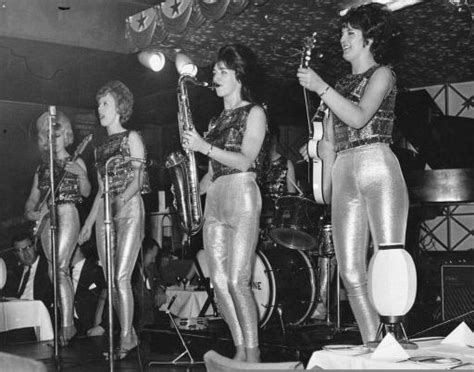 all female bands of the 1960 s Стрелки