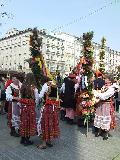W wielu miejscach w kraju organizowane są konkursy na najładniejsze palmy. Niedziela Palmowa w Krakowie - Niedziela palmowa - WP ...