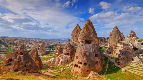 Fairy Chimneys And Cave Dwellings In Uçhisar Cappadocia Turkey Bing