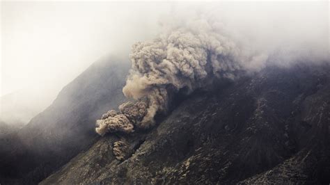 Volcanoes Deadly Pyroclastic Flows Surf On Air To Achieve Super Speed
