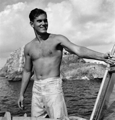 Pin By Paul Linkletter On Classic Actors Shirtless Vintage Hollywood Men Jeffrey Hunter