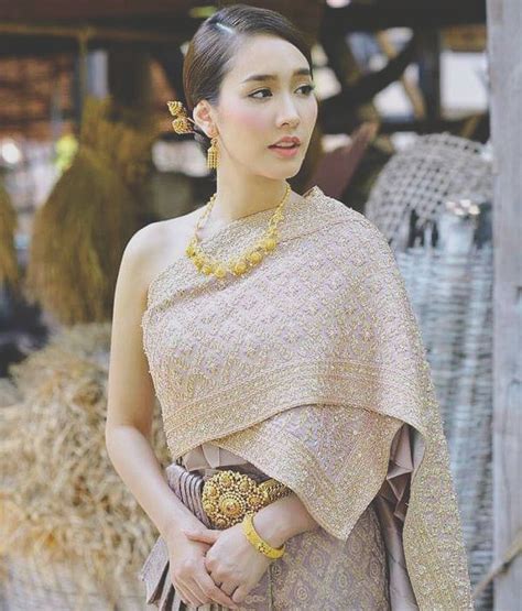 รวมข่าว มิน พีชญา วัฒนมนตรี ดาราหญิงไทย พร้อมอัปเดตประวัติชีวิต ครอบครัว ความรัก ผลงานล่าสุด รวมถึงรูปภาพและคลิป. มิน พีชญา ใส่ชุดไทยสวยมาก | นางแบบ, นักแสดงหญิง, สไตล์ไทย