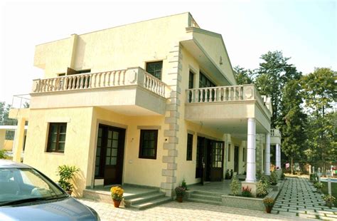 Kumar Farm House - South Delhi by Horizon Design Studio ... Old ranch houses are great because they have that authentic and rustic look that modern home seek studio design workshop worked on such a project a whole ago.