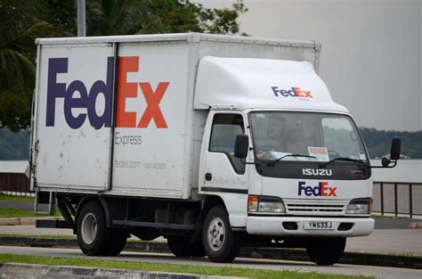 Velocity truck centers offers a variety of trucks to fit your parcel delivery needs. All sizes | FedEx Isuzu NPR Box Truck | Flickr - Photo ...