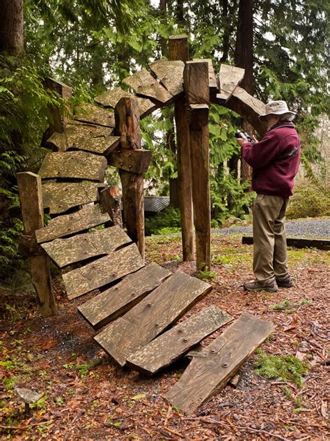 Amazing rock sculptures perform impossible balancing acts. Chaikins of Bellingham: Big Rock Garden Sculpture