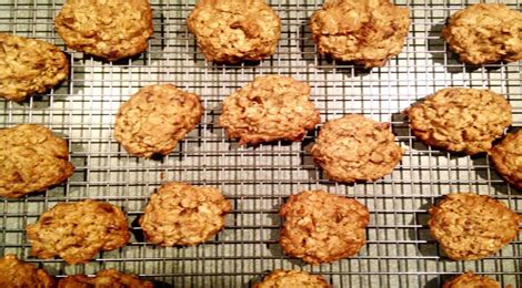 Thick, chewy peanut butter oatmeal chocolate chip cookies! Crunchy Orange Oatmeal Raisin Cookies