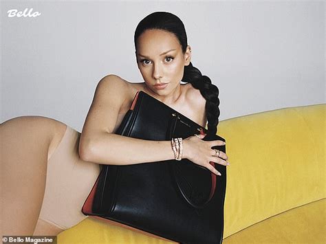She is an actress, known for kun enkelit nukkuvat (2018), isän kosto (2018) and estoy vivo (2017). Netflix 'Elite-Star Ester Exposito landet ihr erstes Cover ...