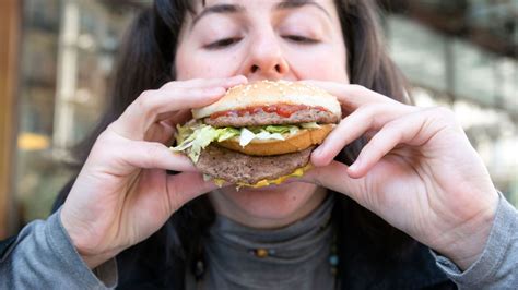 Woman Sues Mcdonalds After Ad ‘forced Her To Eat Big Mac After Going Veggie World News