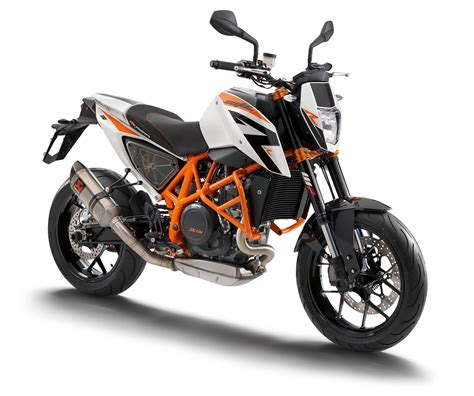 Simon puts the current generation ktm 690 duke r through it's paces, with the bike delivering more than ever before. 2015 KTM 690 Duke R Review