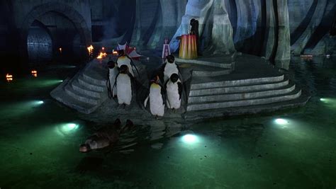 Batman (michael keaton) and catwoman (michelle pfeiffer) become acquainted (the hard way) with a two clawed battle over the rooftops of gotham. Penguin (Batman Returns) - Villains Wiki - villains, bad ...