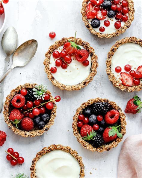 Superfood Granola Tarts Filled With Yogurt And Fresh Berries 💕 These