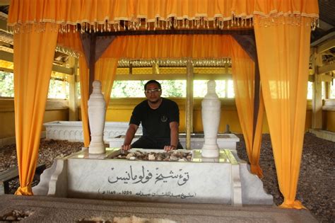 Tokku paloh juga dikenali sebagai wali allah penuh karamah yang sangat ditakuti penjajah. TENTERA BERKUDA: Menziarahi makam ulama Terengganu