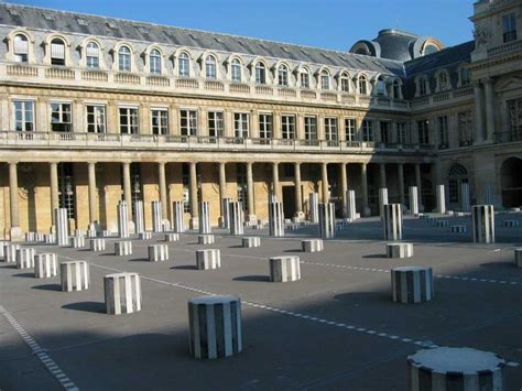Les Colonnes De Buren Palais Royal - Les deux Plateaux ( Les colonnes de Buren) ,Paris, 1985/1986 ( VOIR