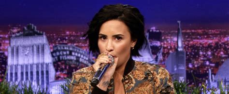 demi lovato s celebrity impressions on tonight show video popsugar celebrity