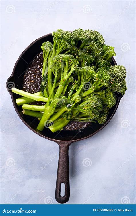 Broccolini Fresh Organic Broccoli Florets Green Vegetable Baby Broccoli