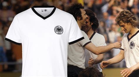Fußball trikot dfb deutschland nationalmannschaft em 1992 gr. Klassiker im Fanshop: Jetzt das WM-Trikot von 1974 sichern ...
