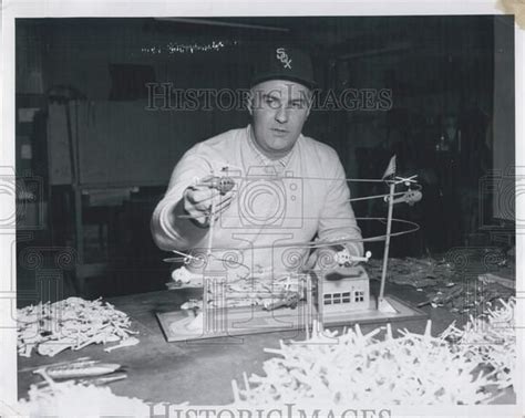 1957 Press Photo White Sox Baseball Player Ron Northey At His Toy