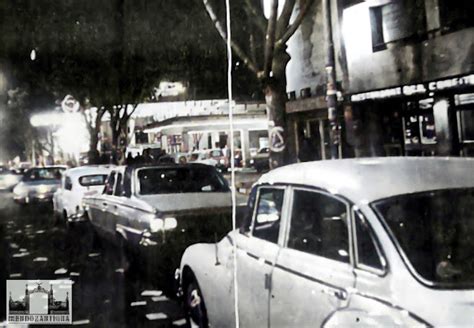 Cola de vehículos aguardando cargar combustible antes del inminente aumento Mayo de