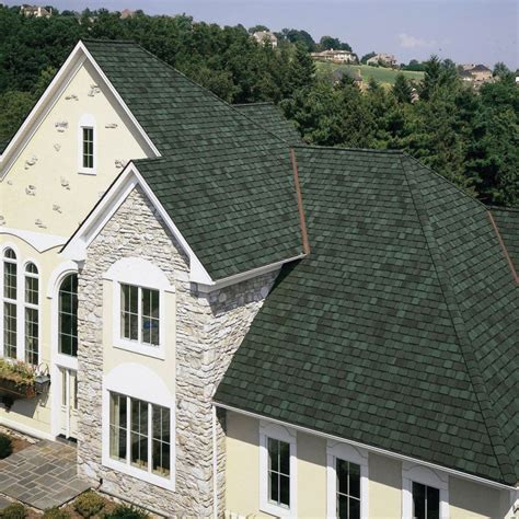 Grand manor says it all with a style and grace that is exceptional from every angle. CertainTeed Grand Manor Shangle - CERTAINTEED