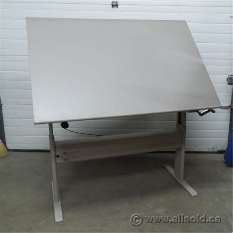 This adjustable drawing and drafting table features up to 45 degrees of angle adjustment and 12 inches of height adjustment to accommodate a variety of users and tasks. Teknion Sit Stand Tilt Surface Drafting Table Work Bench ...