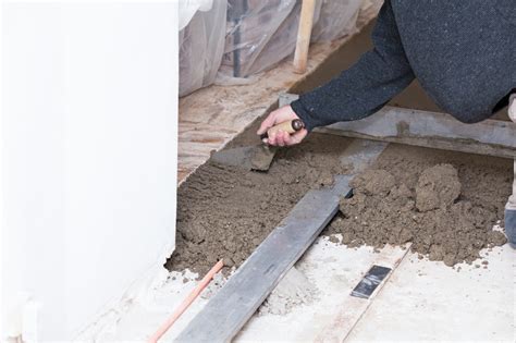Zudem gibt es die fliesen in unterschiedlichen materialien wie holz wpc oder naturstein sowie in diversen optiken kosten und arbeitsaufwand fallen vergleichsweise. Terrassenplatten auf Beton verlegen » In 3 Schritten