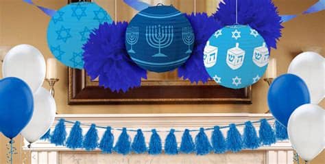 Celebrate hanukkah with our inspired crafts, gift wrap, favors, and decorations, including dreidels and menorahs. 20 DIY Home Decors To Celebrate Hanukkah | Home Design Lover