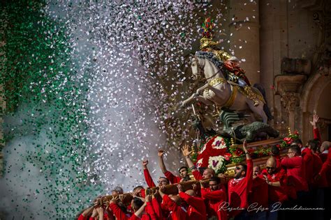 Portatori Di Fedeuna Nuvola Rossa Al Galoppo Juzaphoto