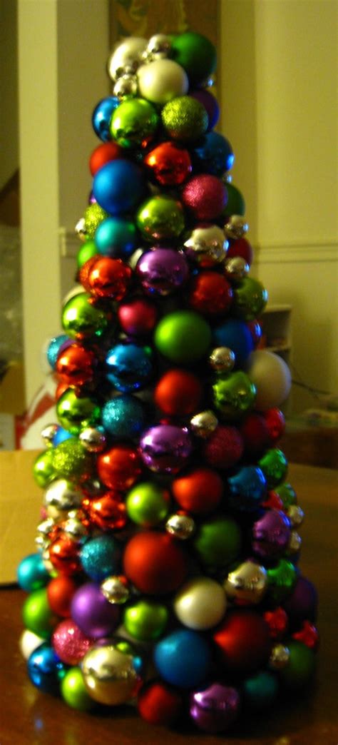 10 Christmas Tree With Large Ornaments Decoomo
