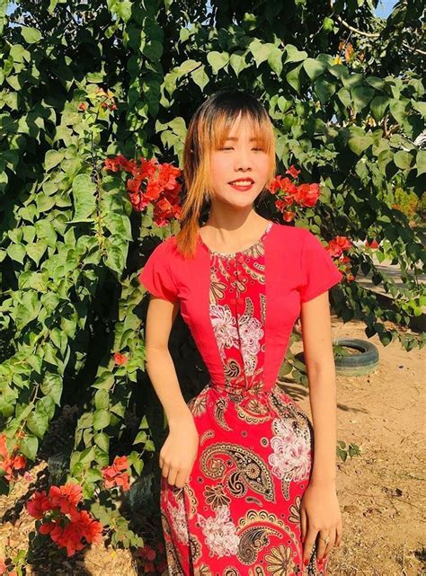 Pin By Self On Myanmar Girl Su Mo Mo Naing With Myanmar Dress Short Sleeve Dresses Dresses