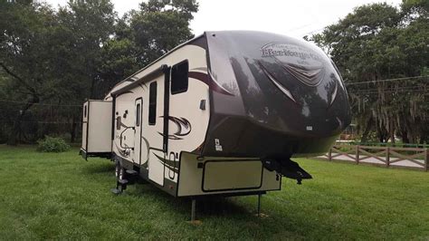 Headquartered in elkhart, indiana manufactures class a motorhomes, class c motorhomes, fifth wheels and travel trailers. 2017 Used Forest River HERITAGE GLEN 356QB Fifth Wheel in ...