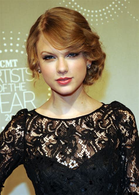 Taylor Swift Uses A Sharpie As Eyeliner Stylecaster