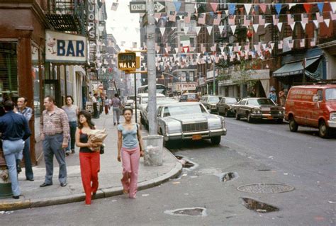 50 Fascinating Pictures Of 70s New York City Show The Raw Life In