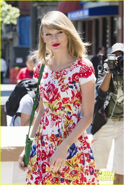 Taylor Swift Bursts With Joy After Meeting Young Fans Photo 3140042