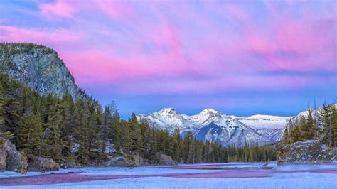 Kanada Nationalpark Fluss Berg Wolken Lila Himmel Winter 640x960