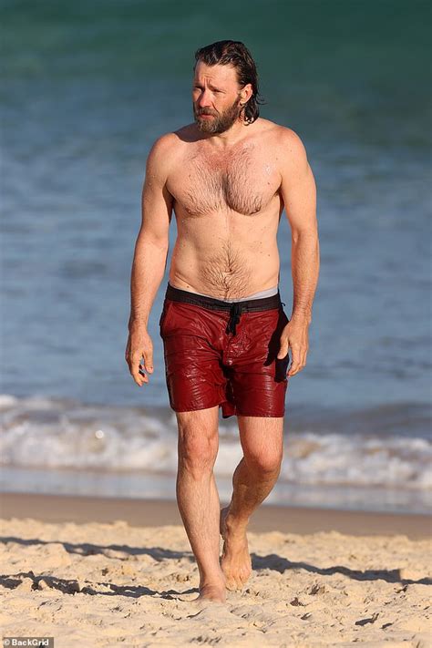 Joel Edgerton Goes Shirtless At Bondi Beach During Workout Daily Mail