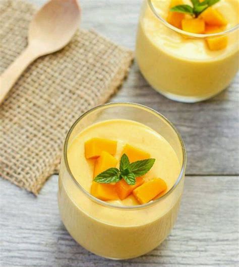 Puding mangga, bisa kamu jadikan hidangan penutup yang manis dan lembut. 12 Resep Silky Puding Yang Enak & Lembut | Resepkoki.co